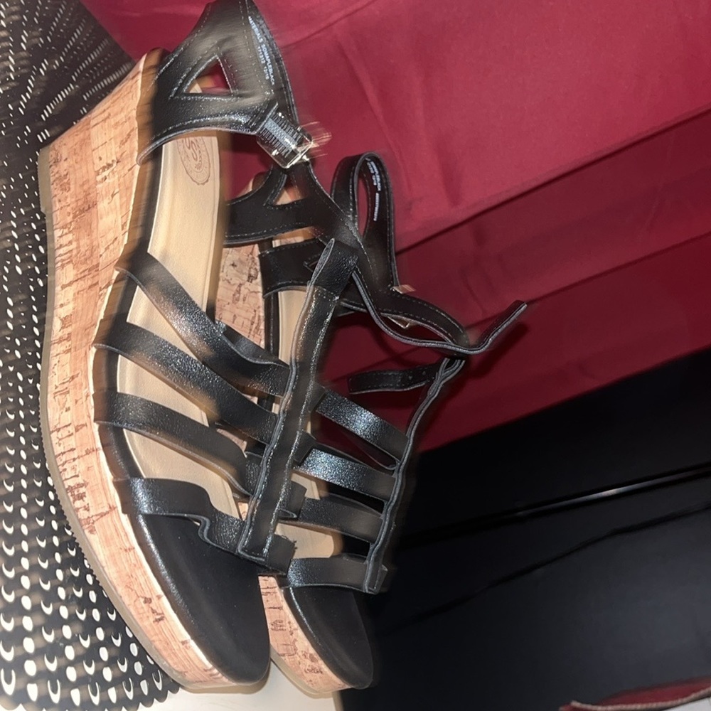 Heels - Picture 4 of 4